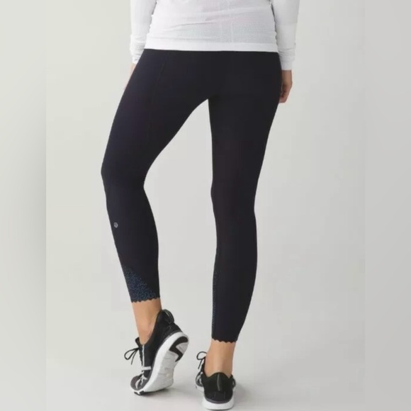 Lululemon Tight Stuff Tight leggings navy and magenta size 4 - Picture 1 of 10